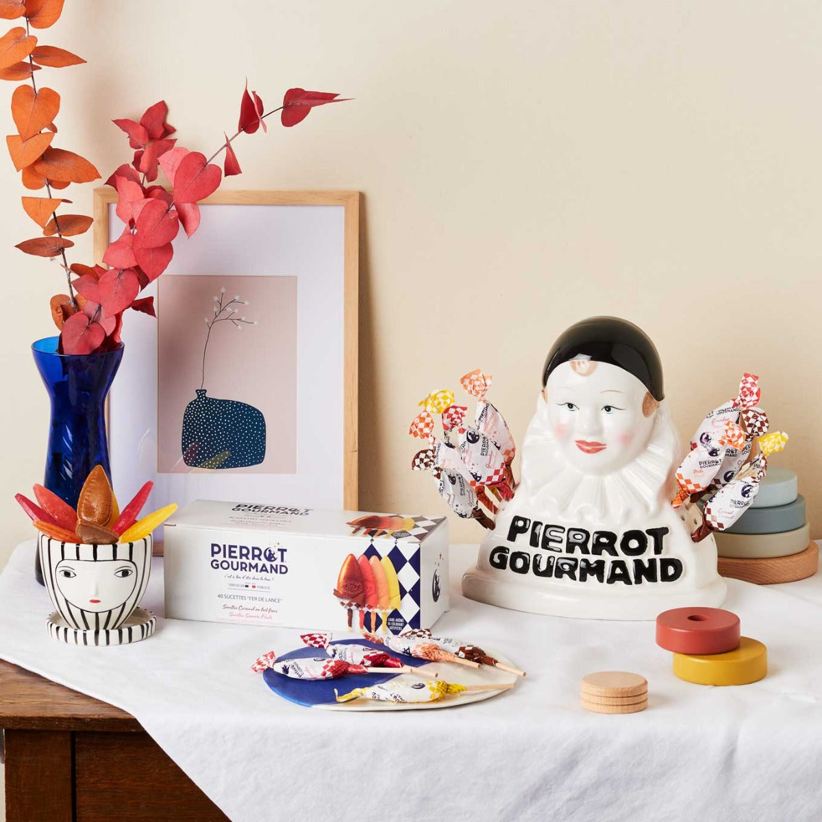 PIERROT グッズセット Pierrot Gourmand Box Set : bust + box of 40 assorted lollipops